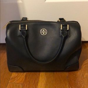 Tory Burch Robinson Middy Satchel in Black